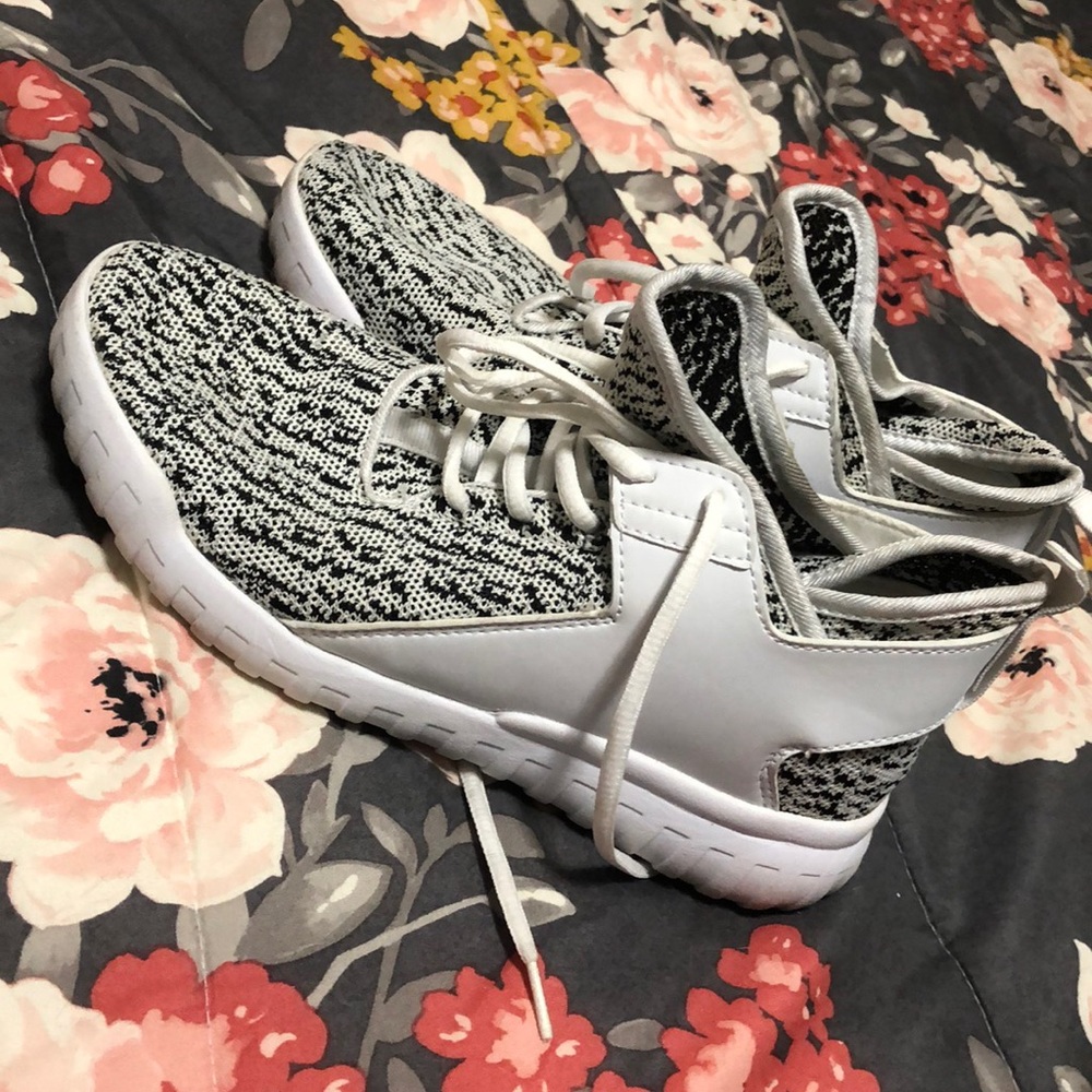 WANTED Sneakers